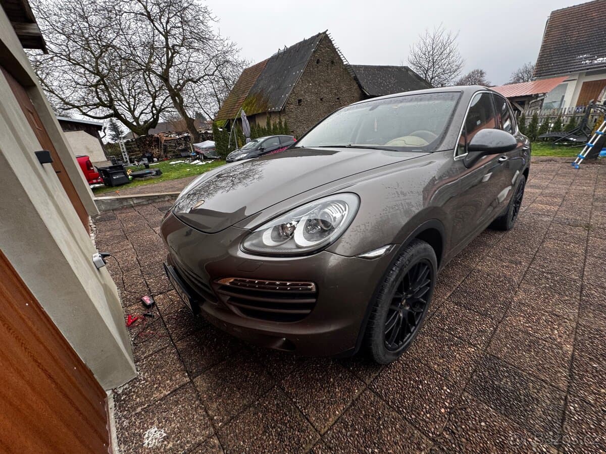 2010 Porsche CAYENNE - 13