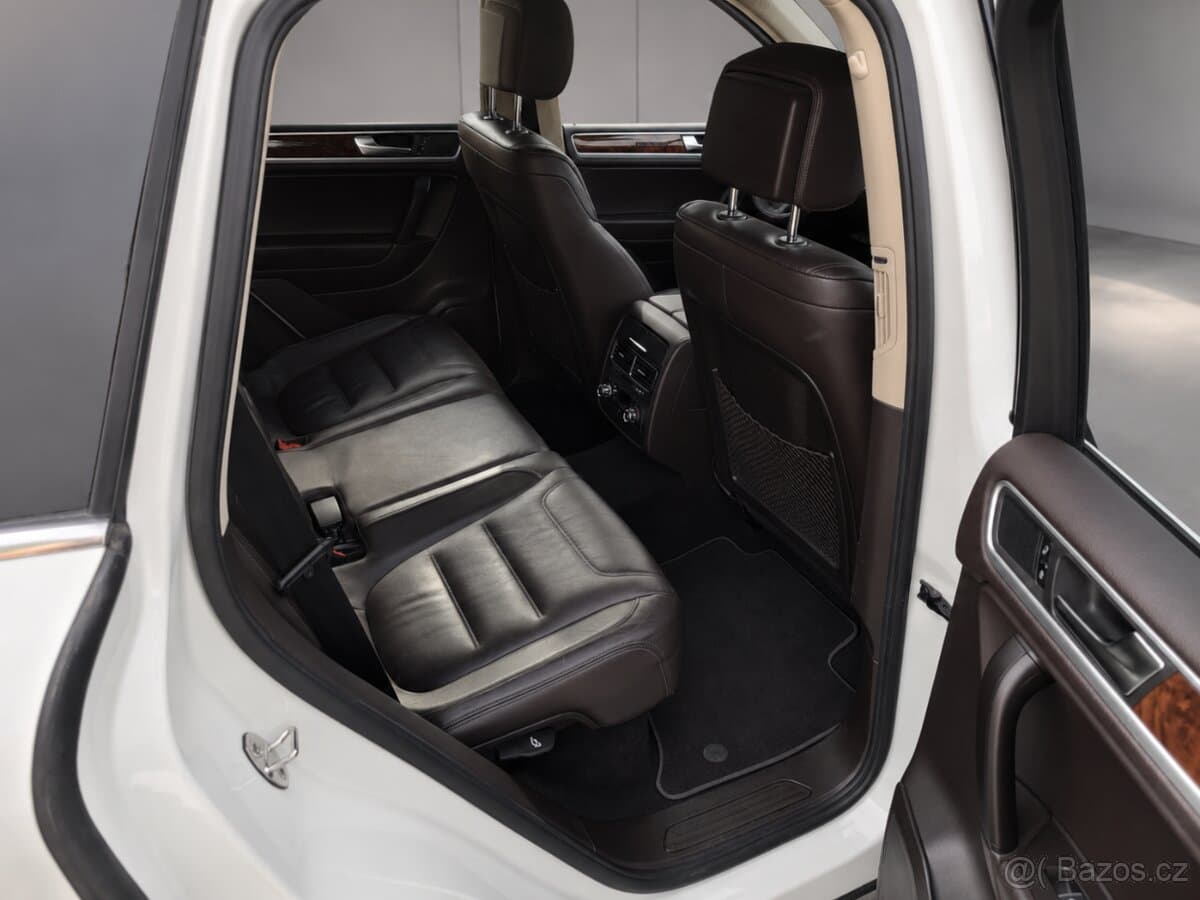 2011 Volkswagen TOUAREG - 13