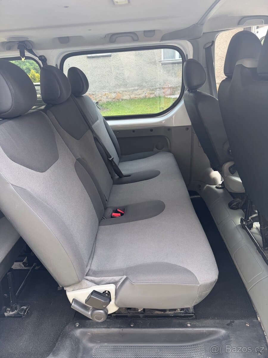 2011 Renault TRAFIC - 13