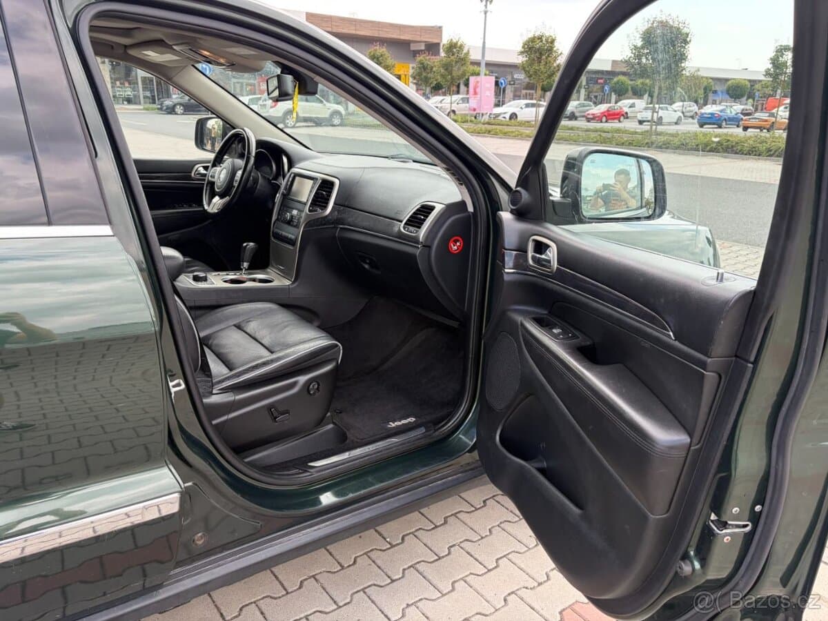 2011 Jeep CHEROKEE - 13