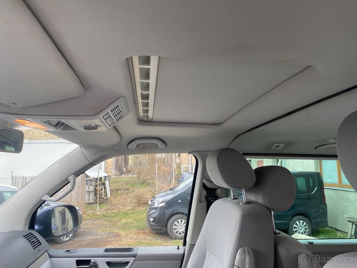 2010 Volkswagen MULTIVAN - 13