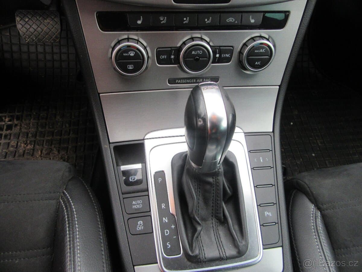 2012 Volkswagen PASSAT CC - 13