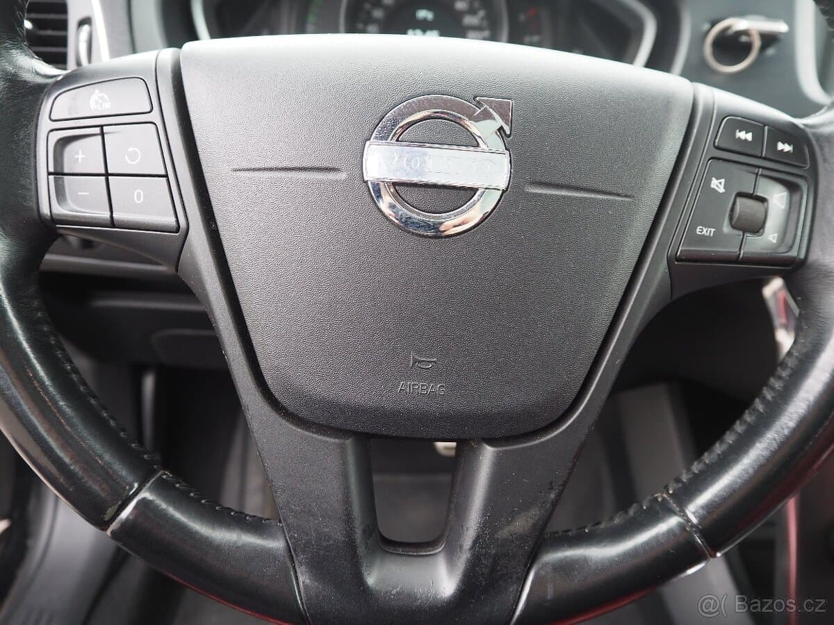 2015 Volvo V40 - 13