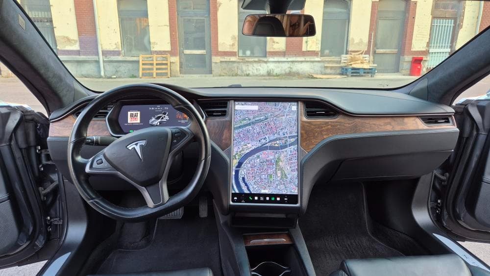 2020 Tesla MODEL S - 13
