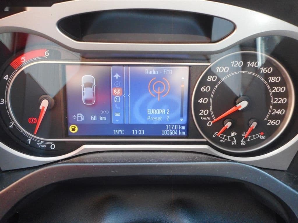 2010 Ford S-MAX - 13