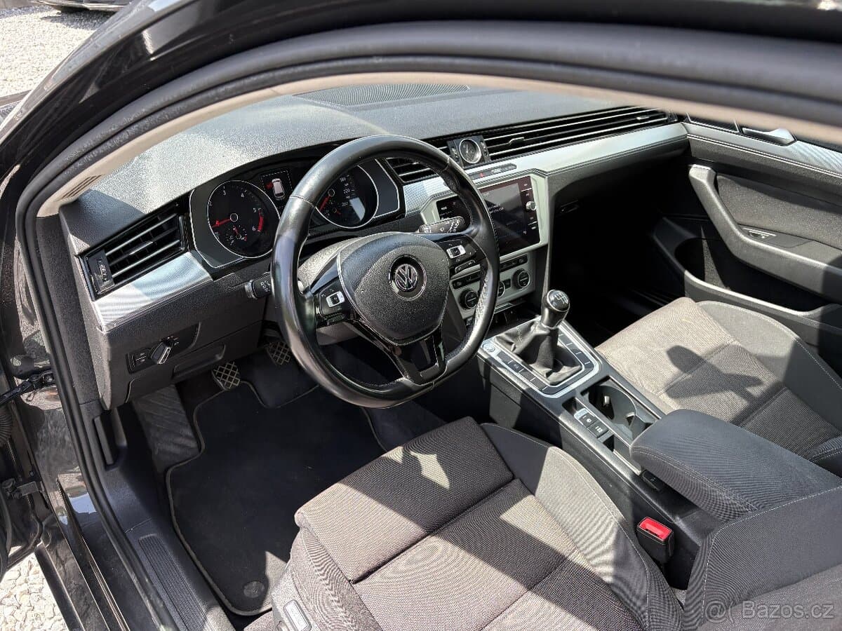 2018 Volkswagen PASSAT - 13