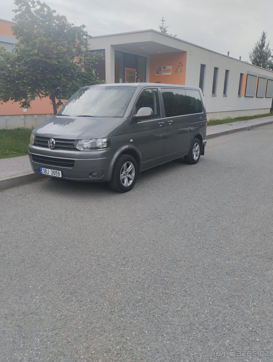 2010 Volkswagen CARAVELLE - 13