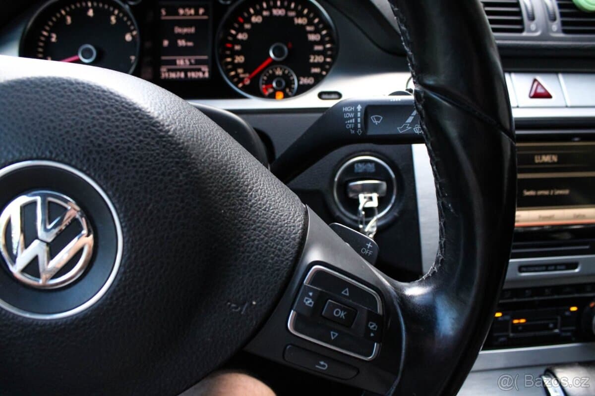 2010 Volkswagen PASSAT - 13