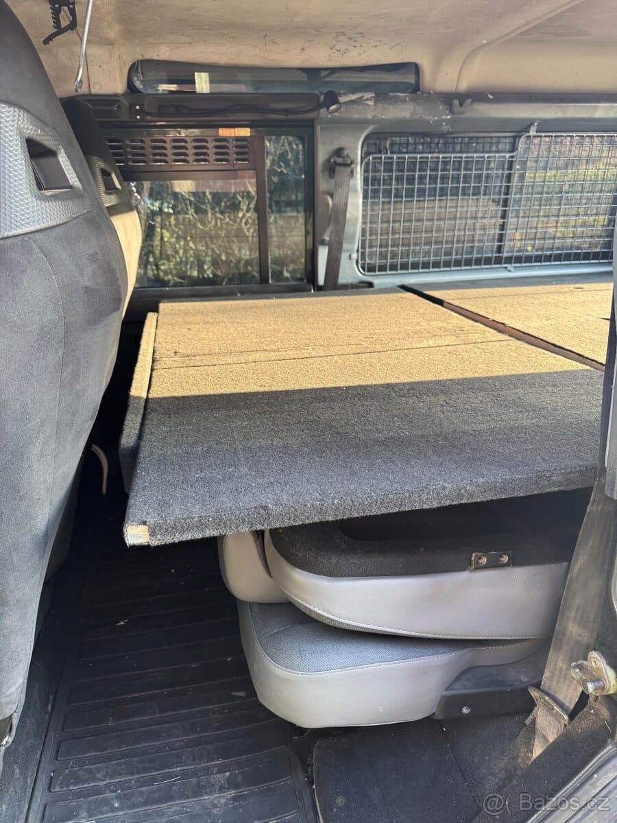 2001 Land Rover DEFENDER - 13