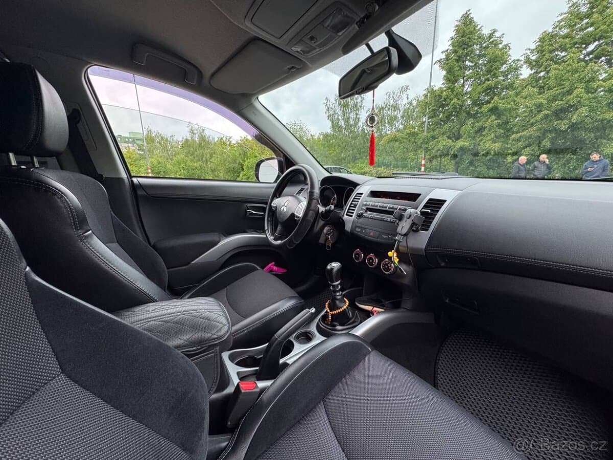 2011 Mitsubishi OUTLANDER - 13