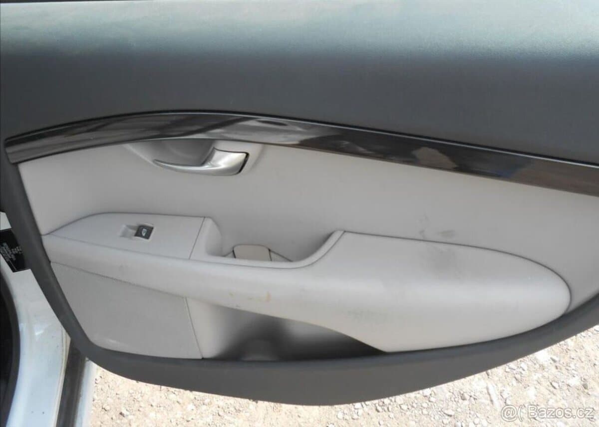 2008 Volvo V70 - 13