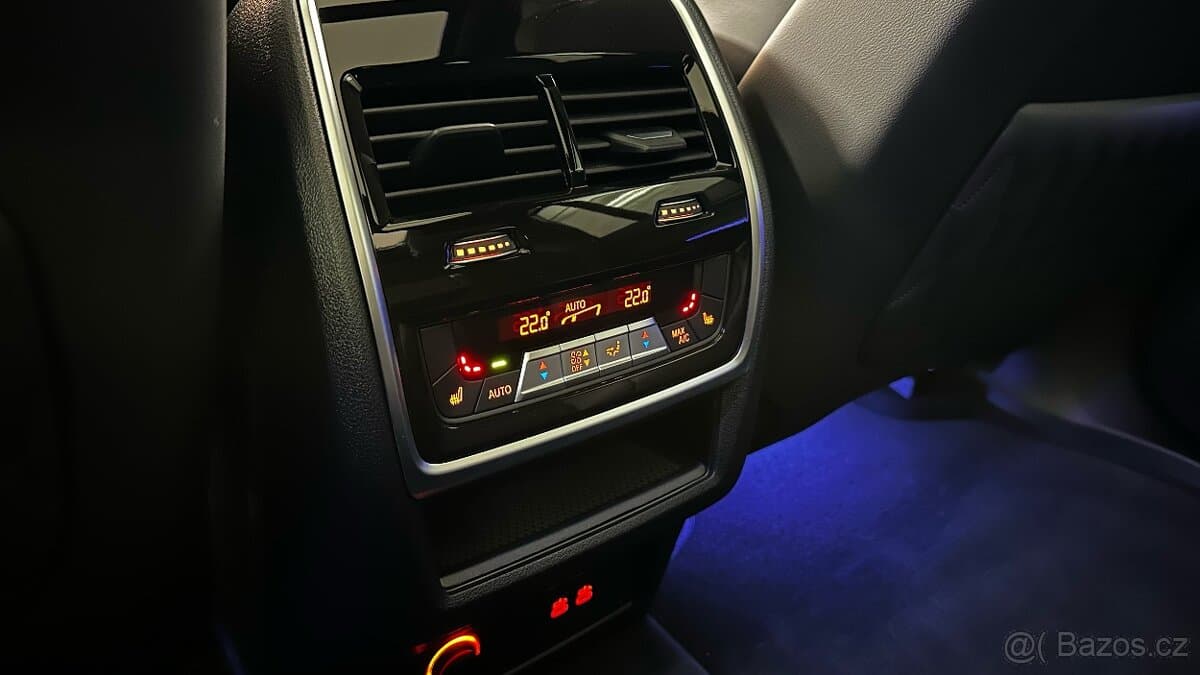 2025 BMW X7 - 13