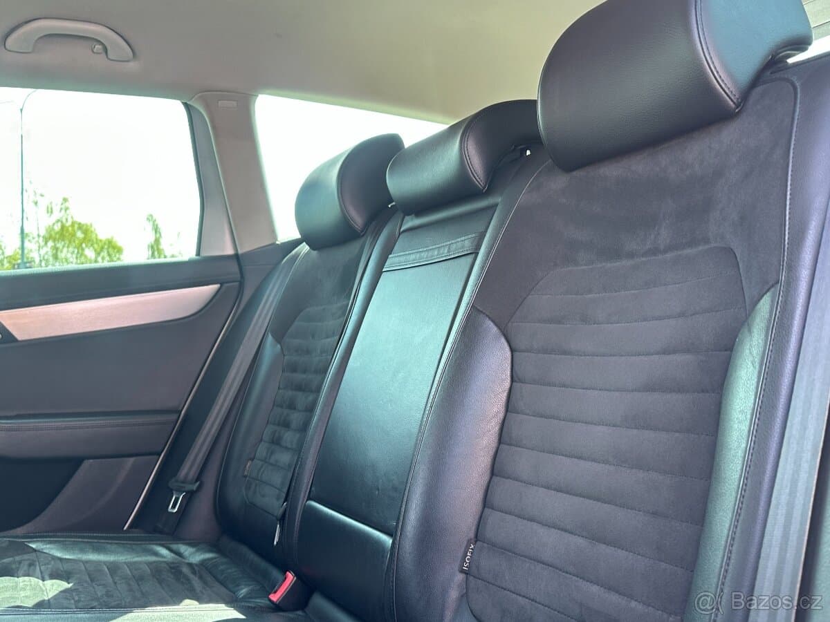 2011 Volkswagen PASSAT - 13
