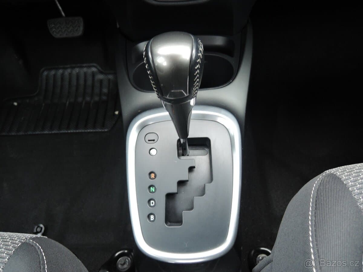 2015 Toyota YARIS - 13
