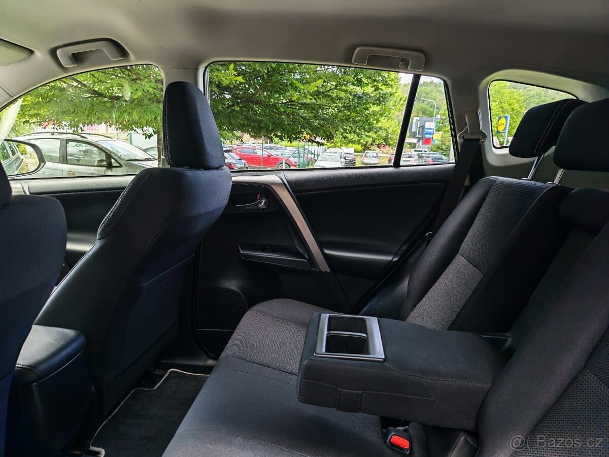2017 Toyota RAV4 - 13