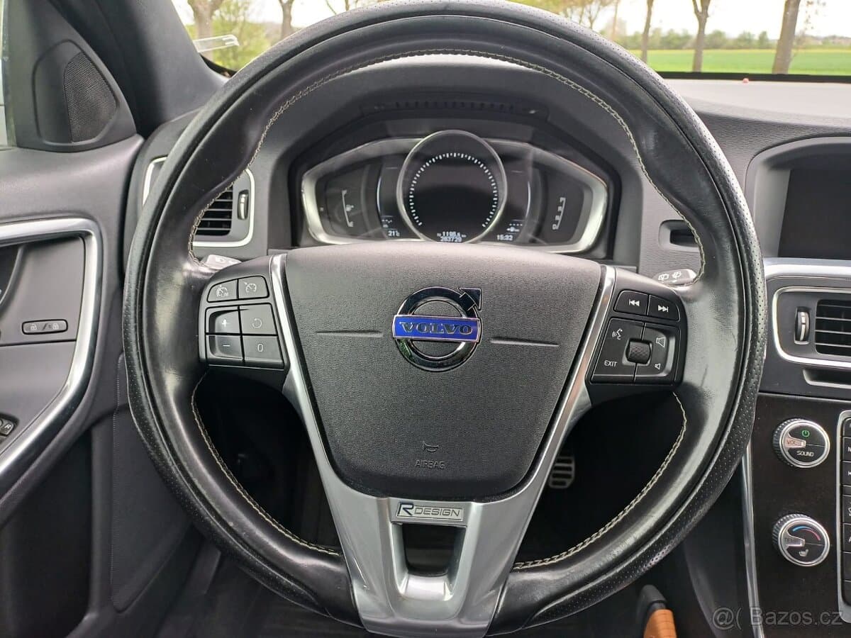 2015 Volvo V60 - 13