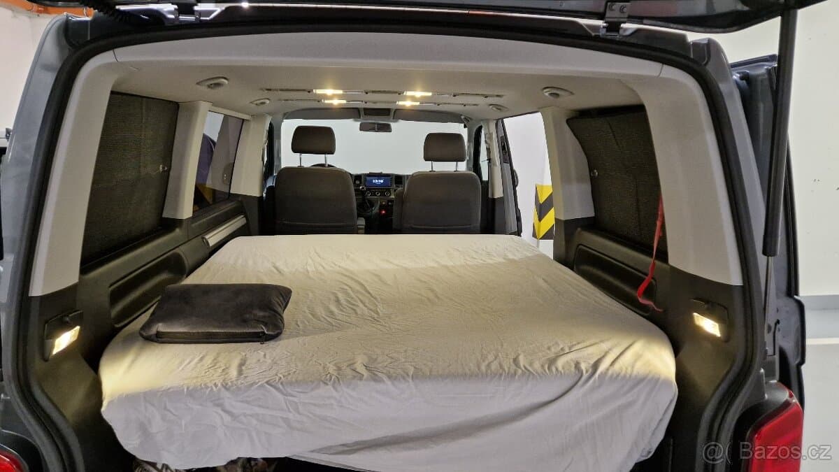 2011 Volkswagen MULTIVAN - 13