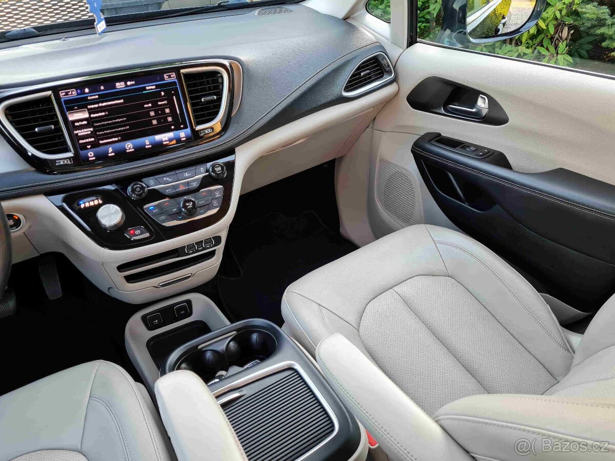 2021 Chrysler PACIFICA - 13