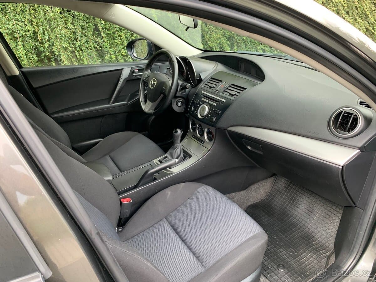 2010 Mazda 3 - 13