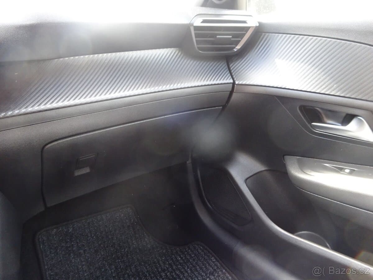 2020 Peugeot 208 - 13
