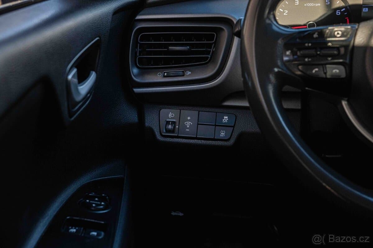 2020 Kia STONIC - 13