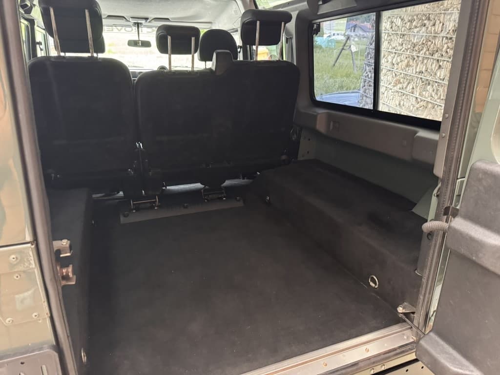 2010 Land Rover DEFENDER - 13