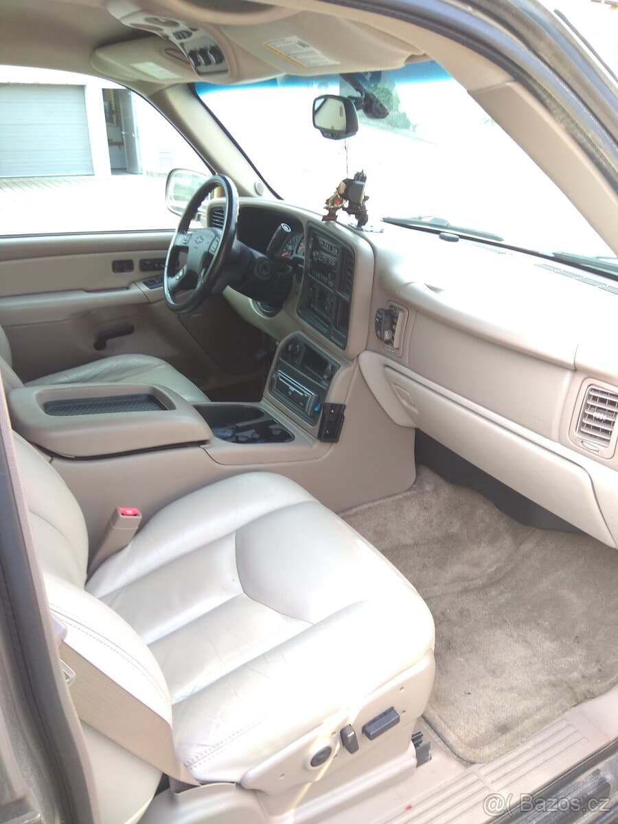 2003 Chevrolet SUBURBAN - 13