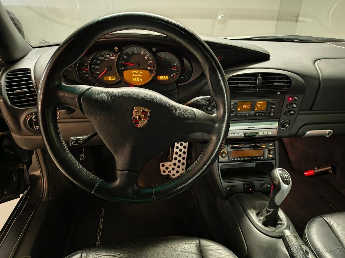 2004 Porsche 911 - 13