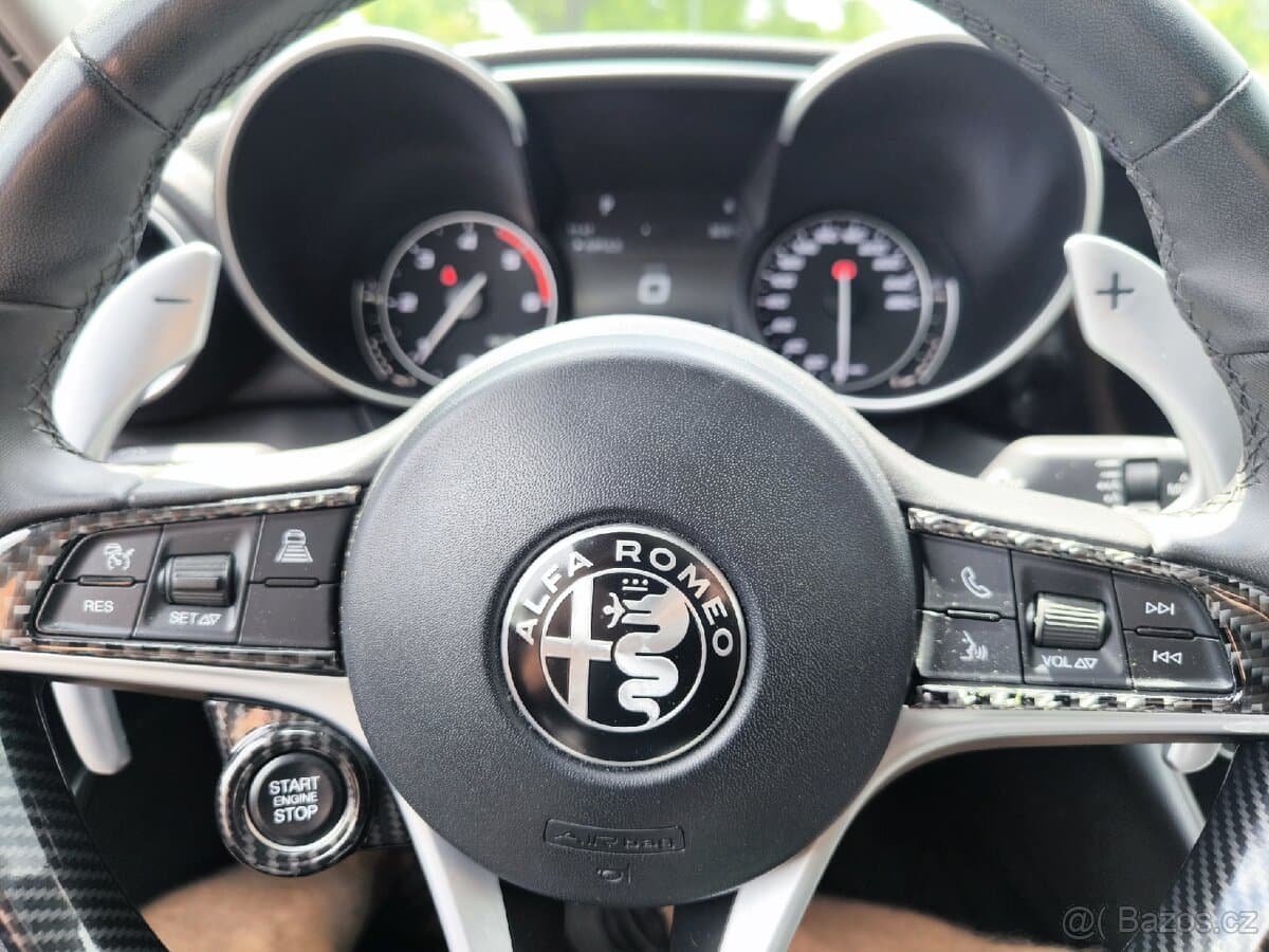 2017 Alfa Romeo GIULIA - 13