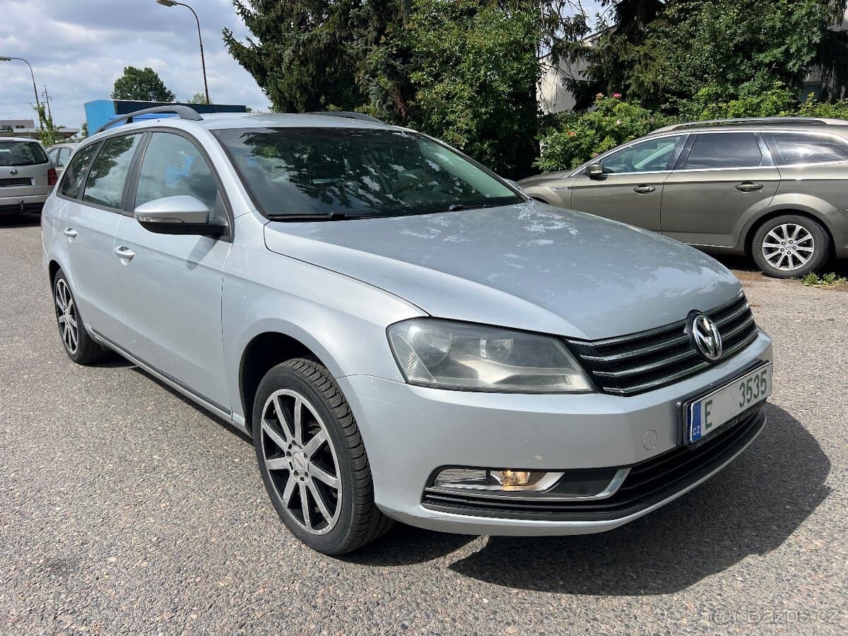 2011 Volkswagen PASSAT - 13