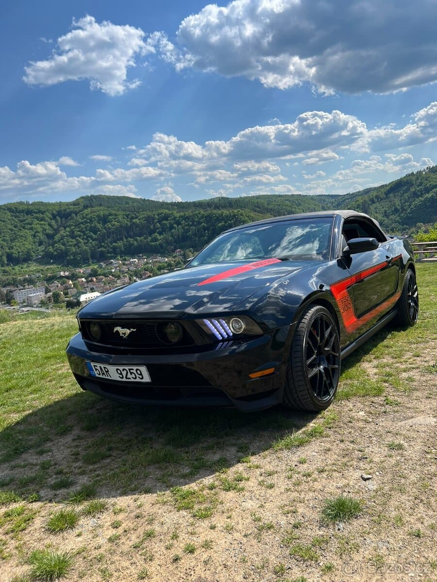2012 Ford MUSTANG - 13