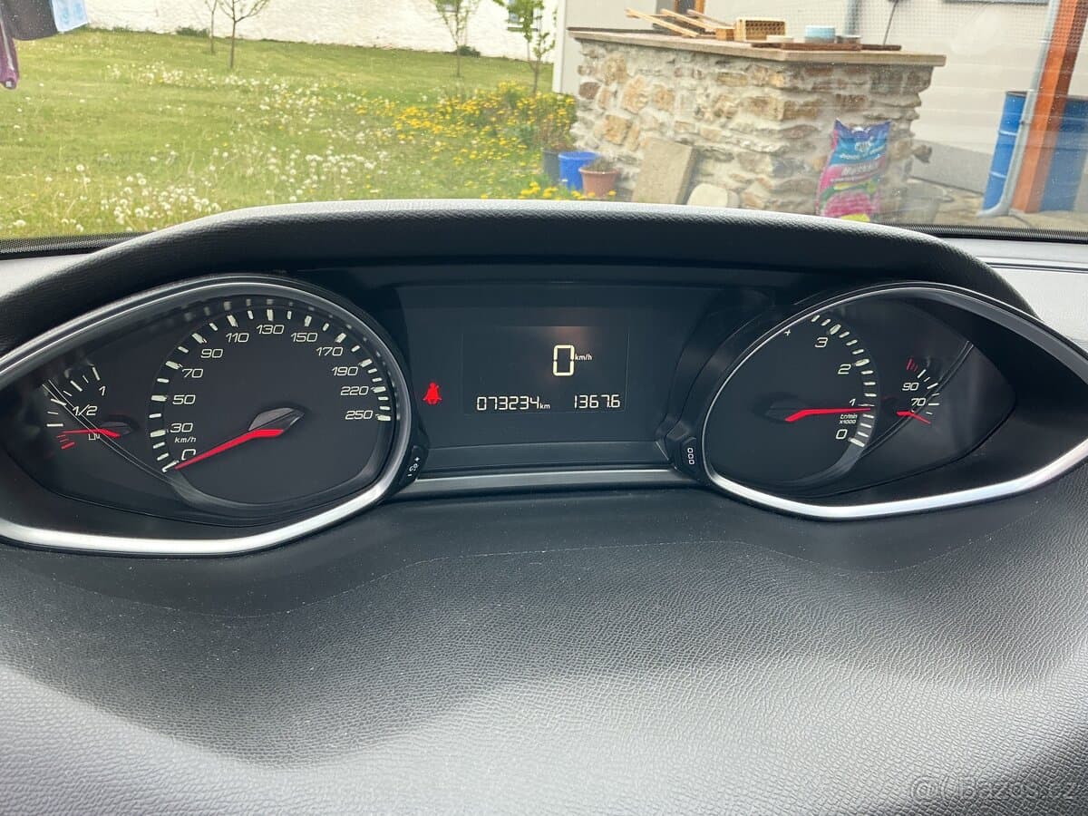 2016 Peugeot 308 - 13