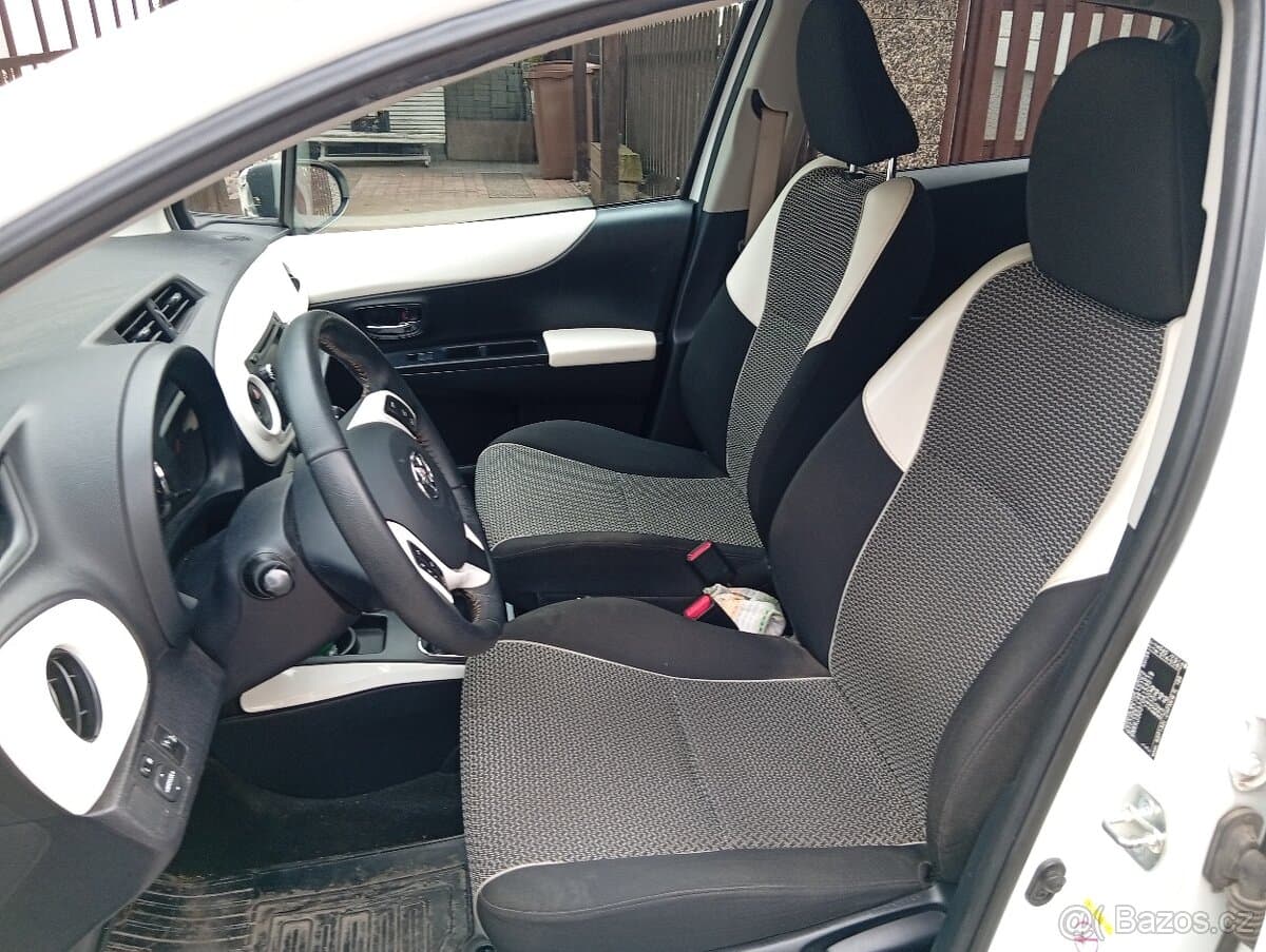 2013 Toyota YARIS - 13