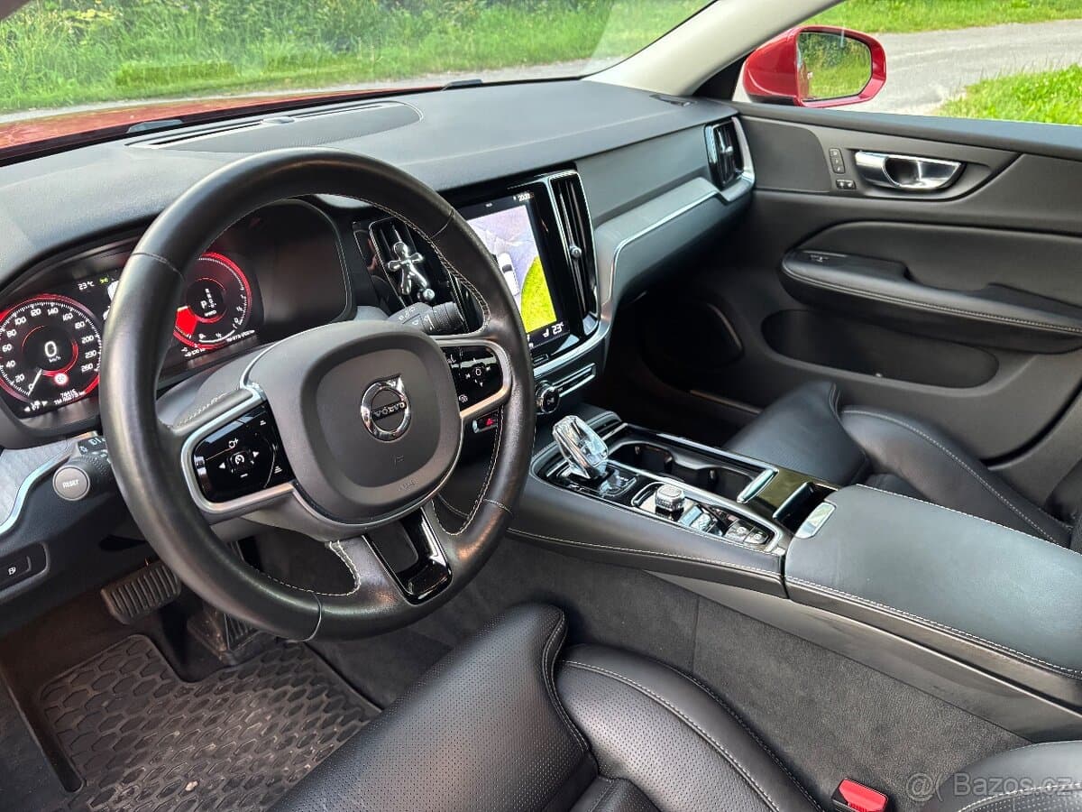 2020 Volvo V60 - 13