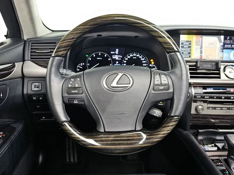 2015 Lexus LS - 13