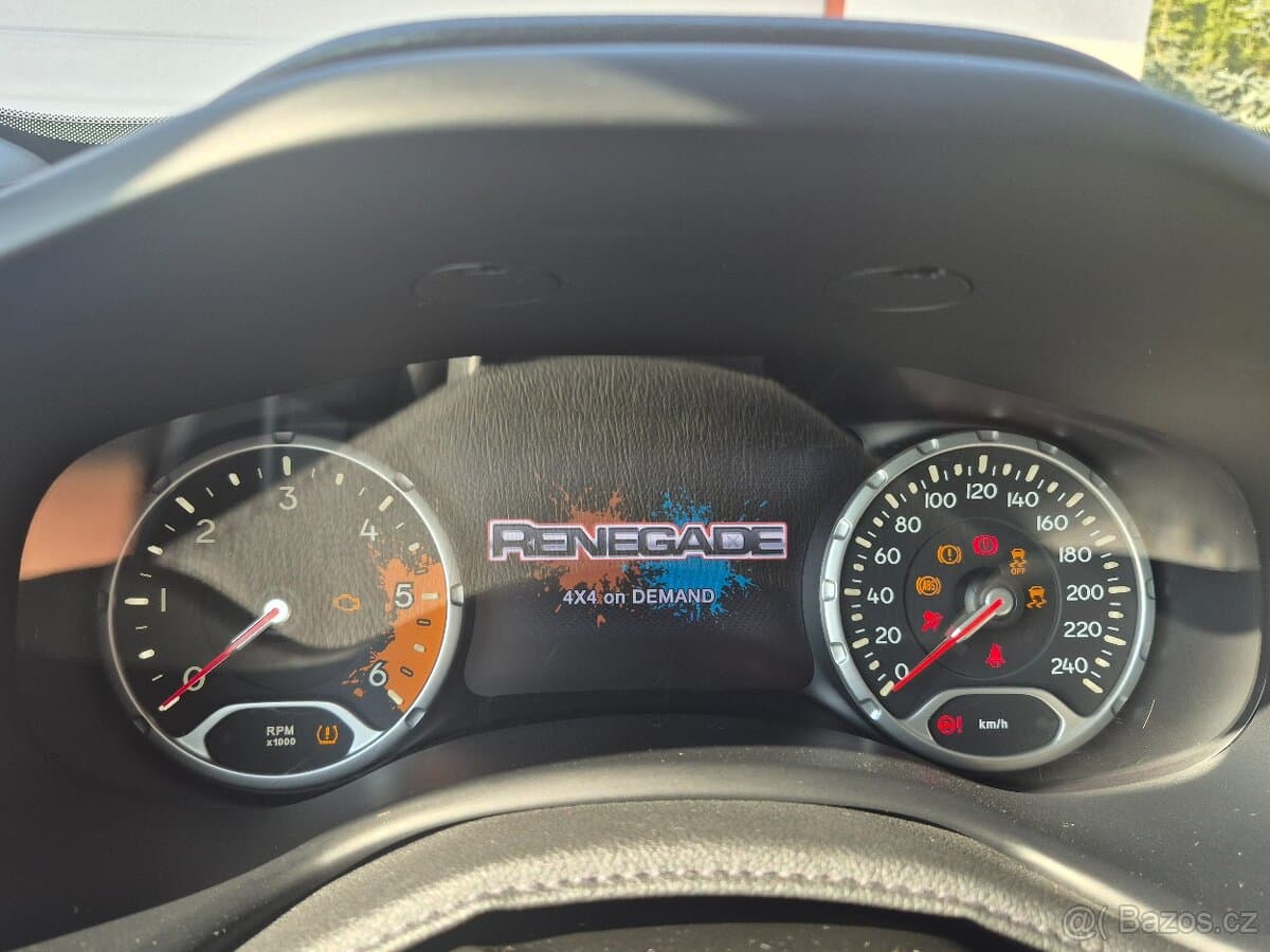 2015 Jeep RENEGADE - 13