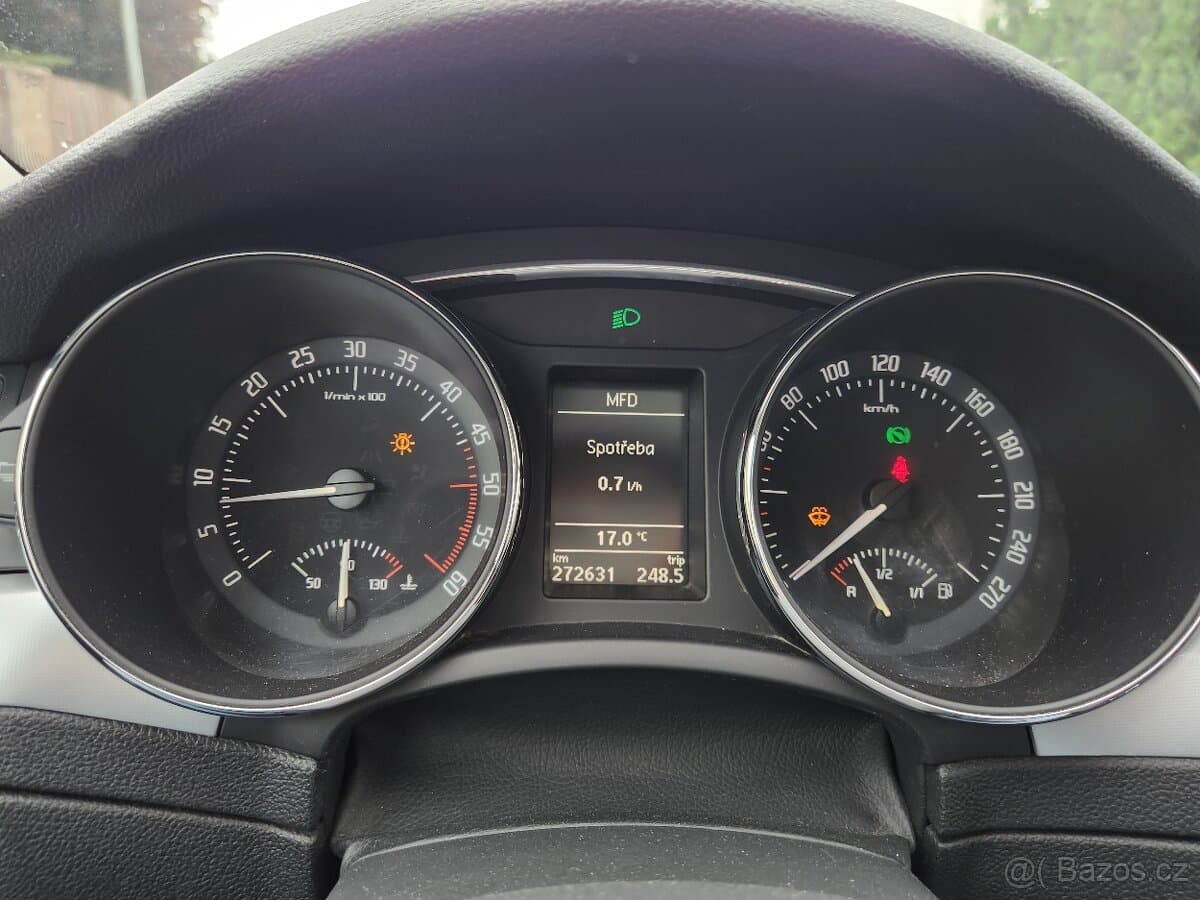 2011 Škoda SUPERB - 13