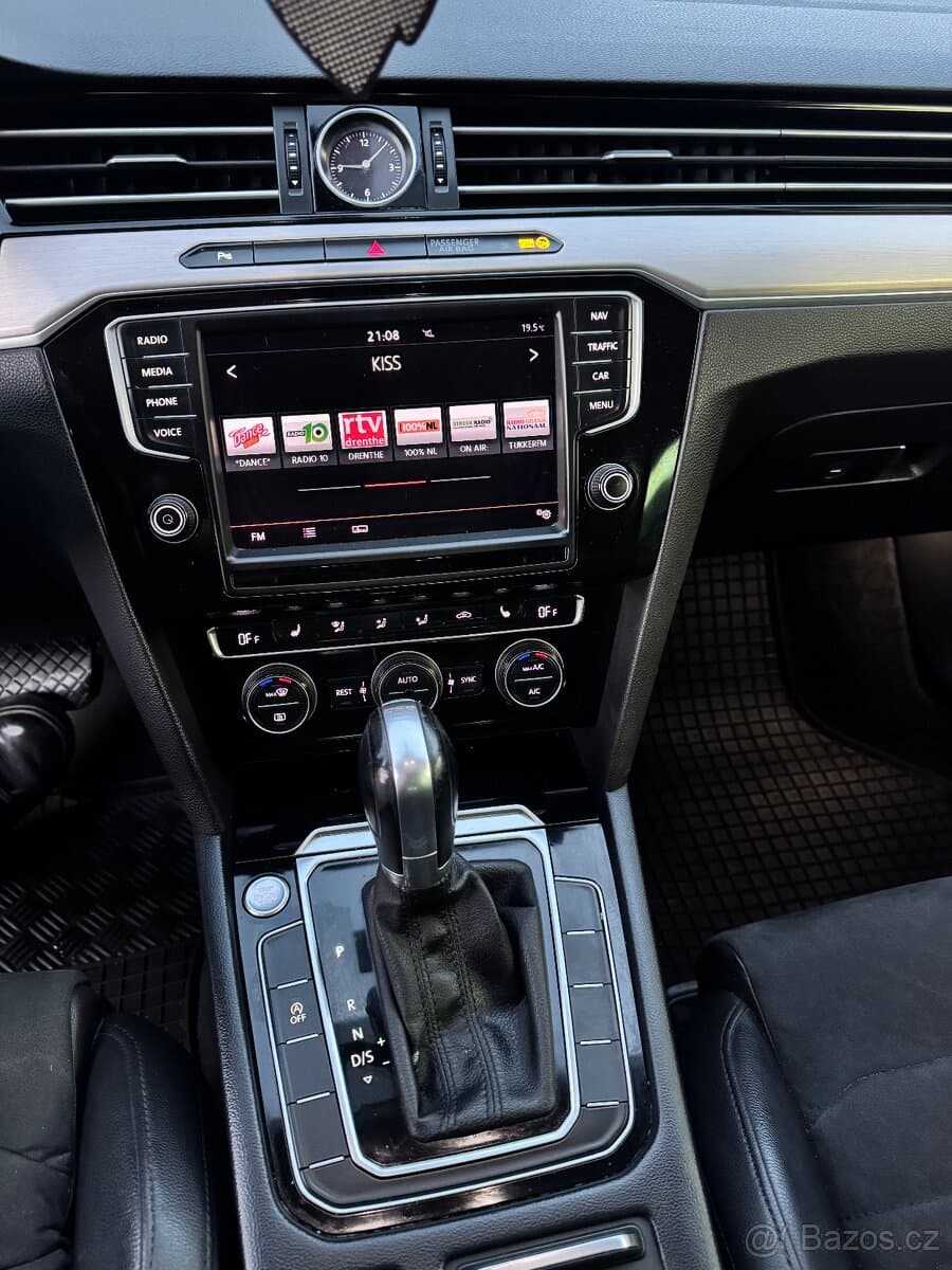 2015 Volkswagen PASSAT - 13