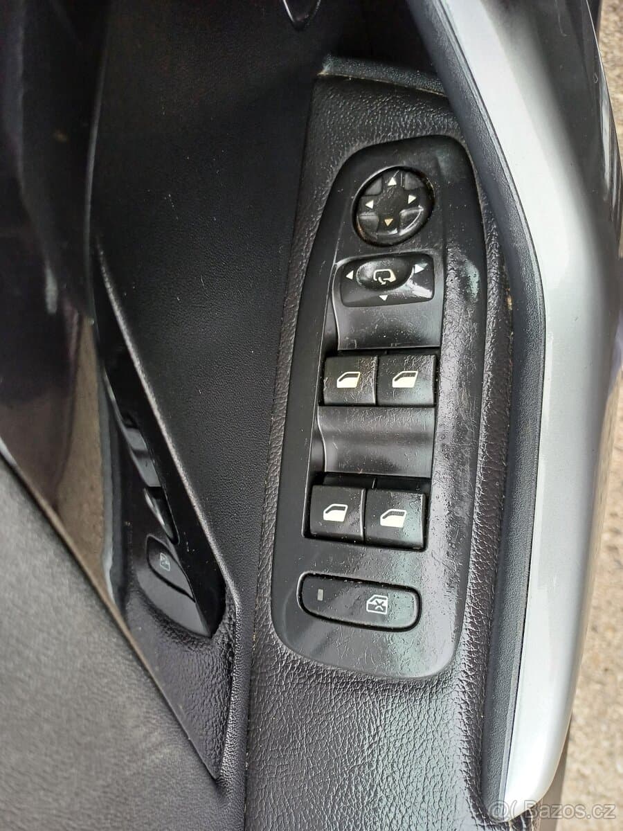 2012 Peugeot 208 - 13