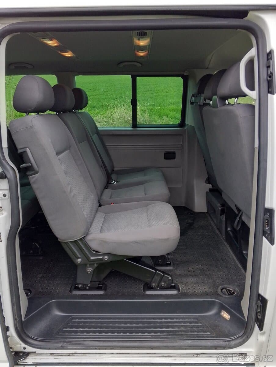 2010 Volkswagen CARAVELLE - 13