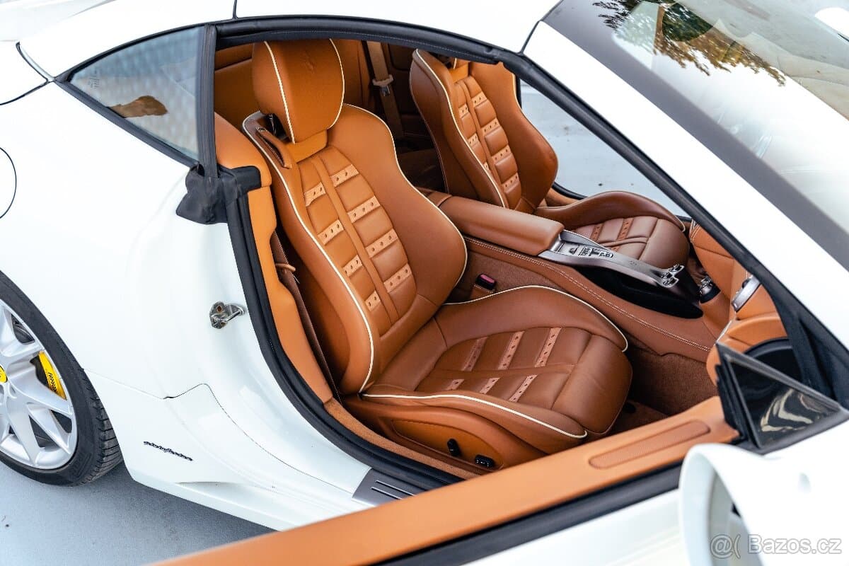 2010 Ferrari CALIFORNIA - 13