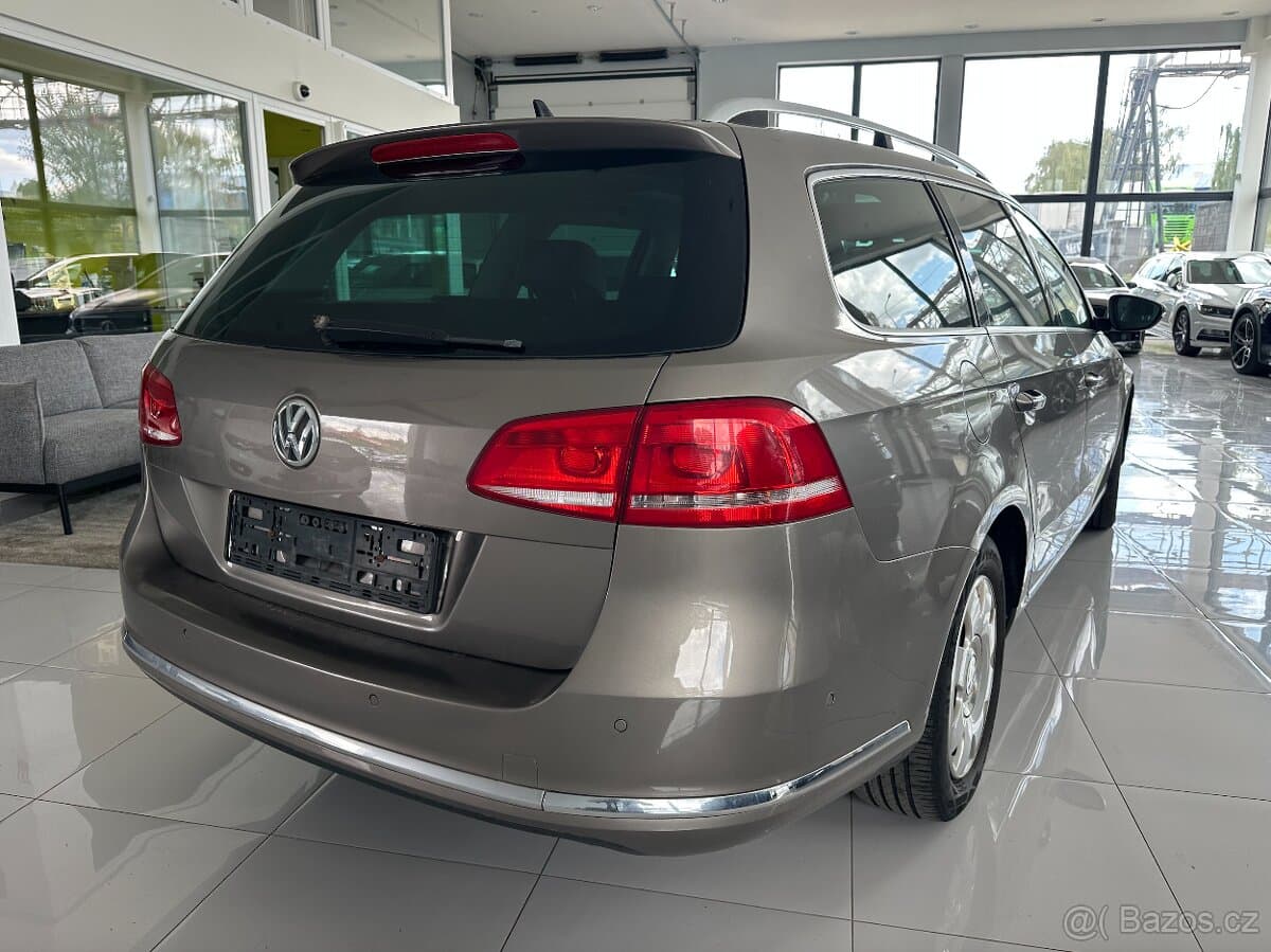 2011 Volkswagen PASSAT - 13