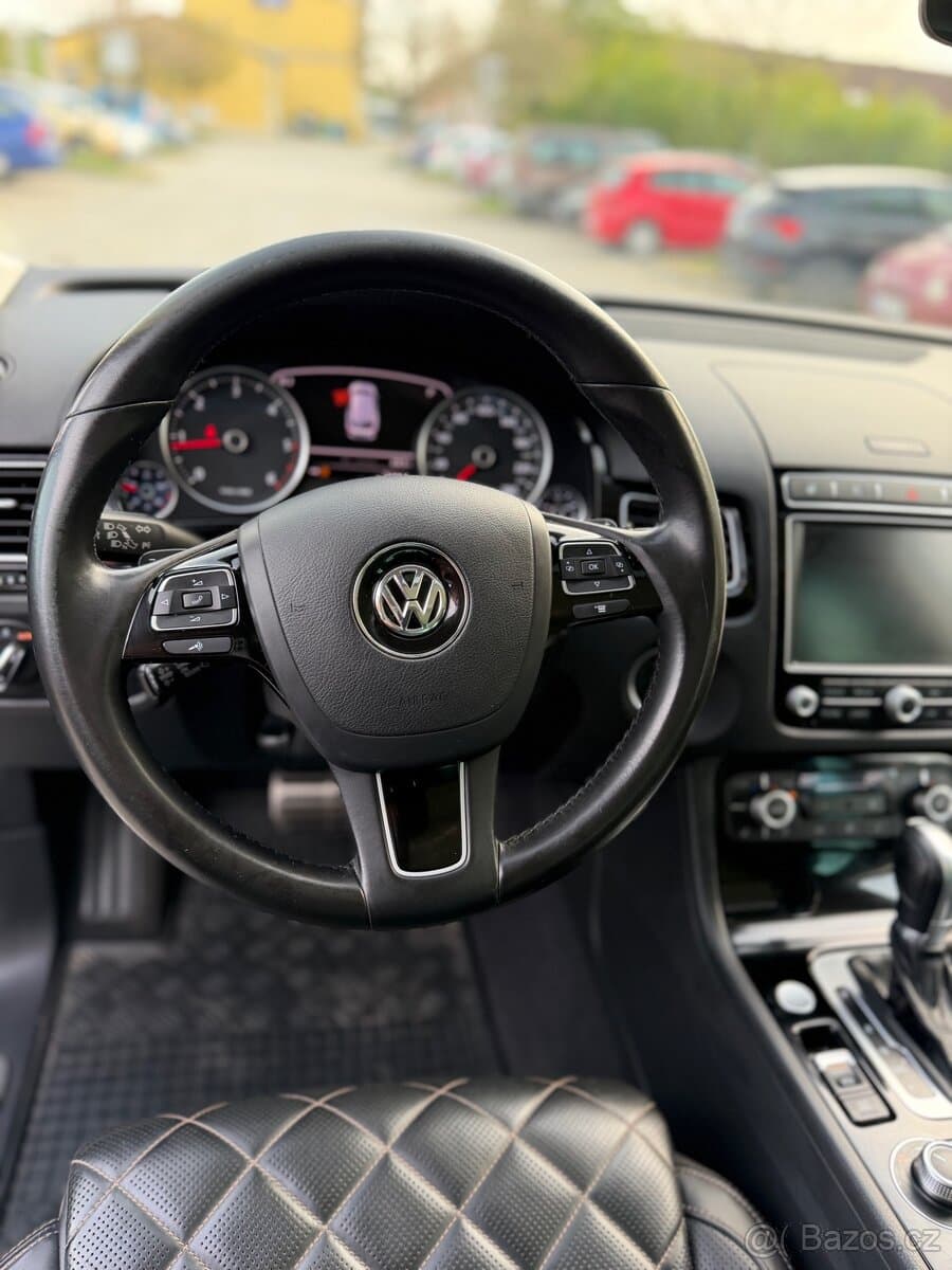 2017 Volkswagen TOUAREG - 13