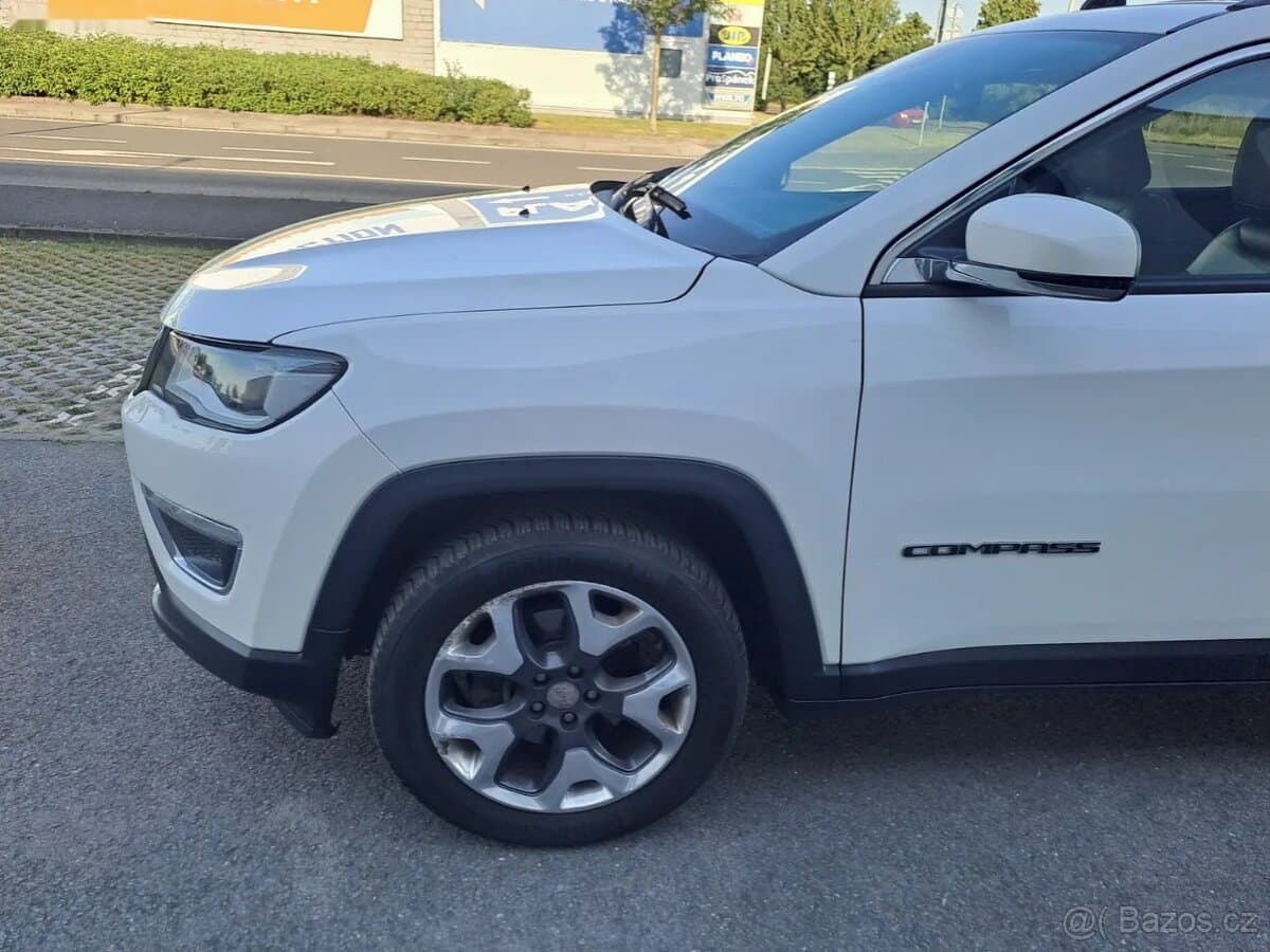 2019 Jeep COMPASS - 13