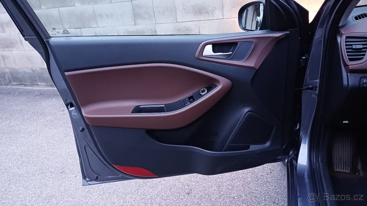 2015 Hyundai i20 - 13