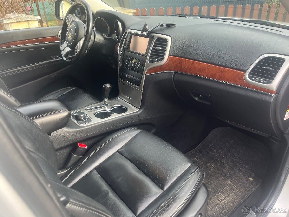 2011 Jeep CHEROKEE - 13