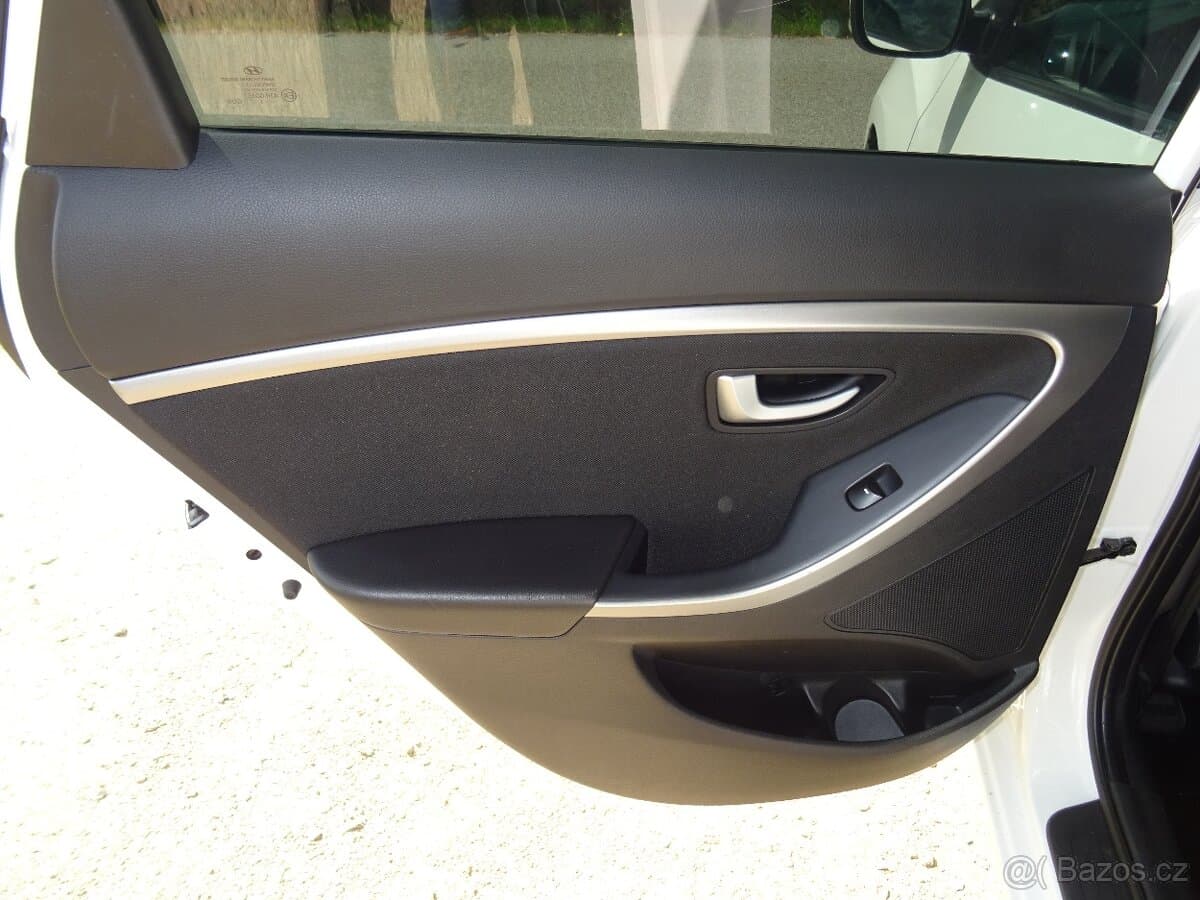 2013 Hyundai i30 - 13
