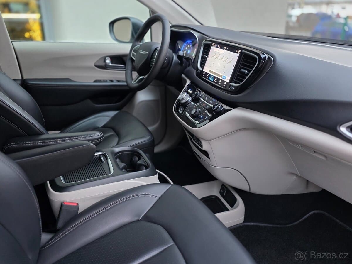 2023 Chrysler PACIFICA - 13