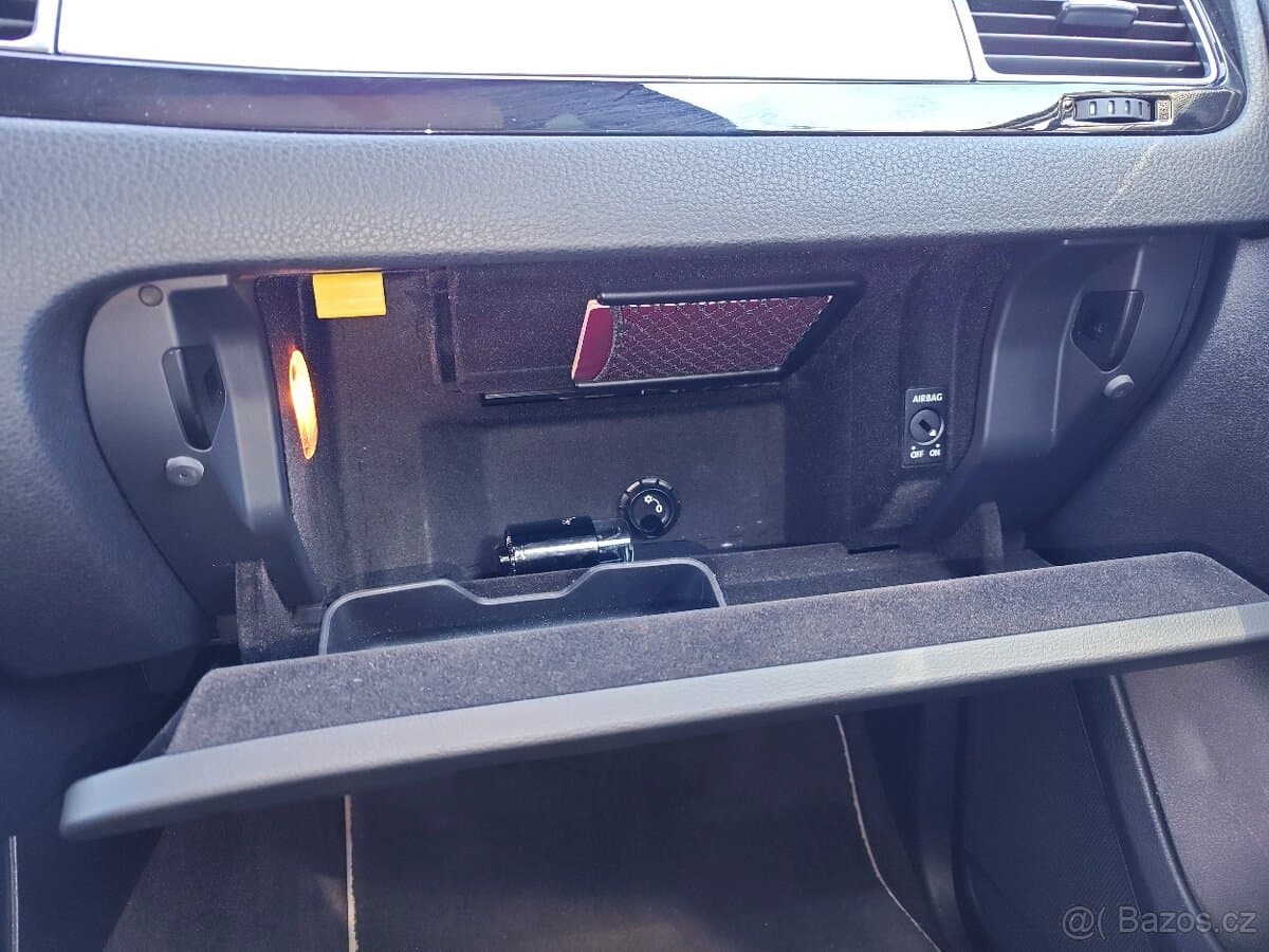 2010 Volkswagen TOUAREG - 13