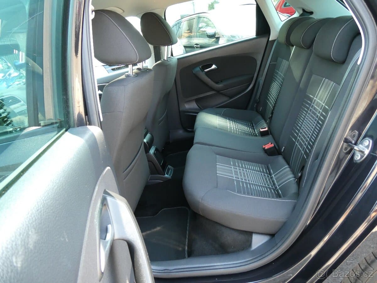 2015 Volkswagen POLO - 13